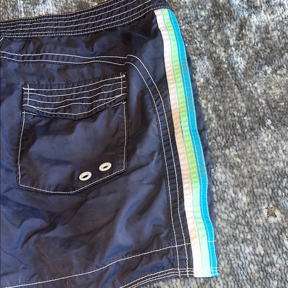 Hollister Beige Label with Brown Logo Patch - Picture 4 of 4